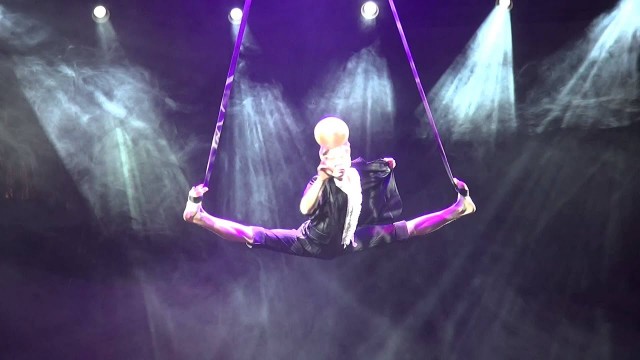 Anton Mikheev aerial straps with ball // Воздушный гимнаст с мячом.